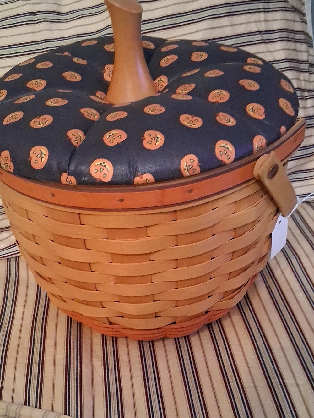 Longaberger Apple Basket with Black Pumpkin-Print Lid And Clear Liner 9" Tall